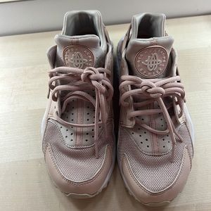 Nike Air Huarache Size 7